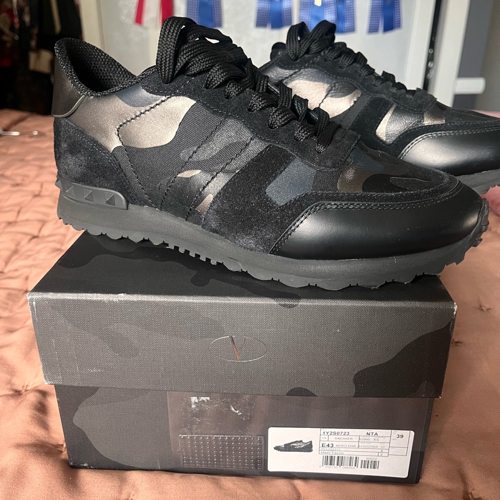 Like new Valentino Garavani Black Camouflage Sneakers men’s EU 39